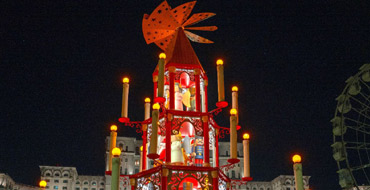 Piramida de Crăciun, noua atracție de la Târgul de Crăciun București